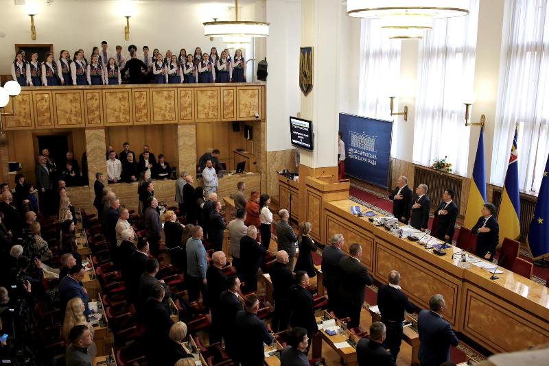 Весняна сесія: депутати Закарпатської облради внесли зміни до бюджету та прийняли з півсотні рішень