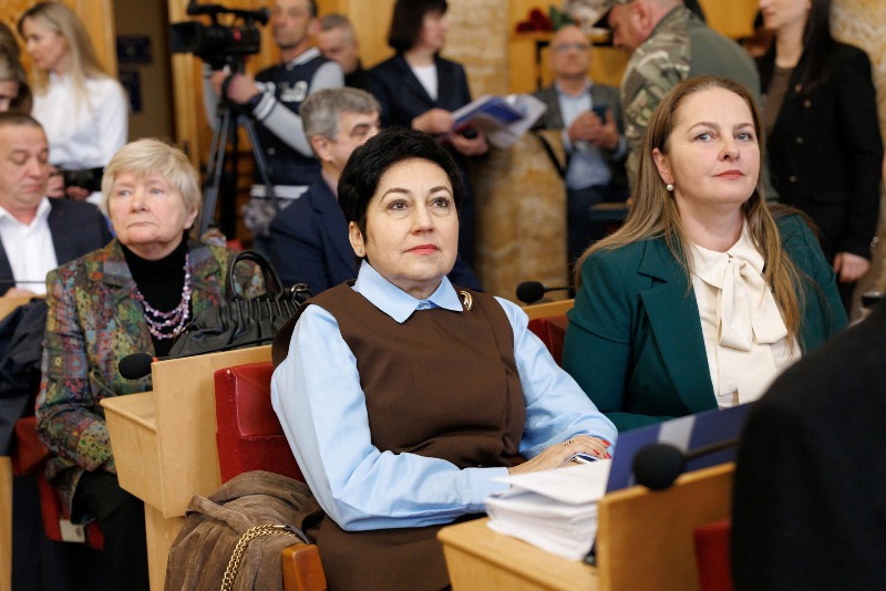 Весняна сесія: депутати Закарпатської облради внесли зміни до бюджету та прийняли з півсотні рішень